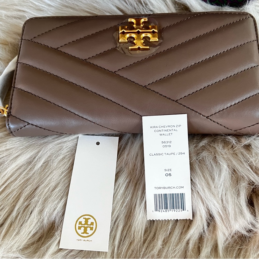 KIRA CHEVRON ZIP CONTINENTAL WALLET.
